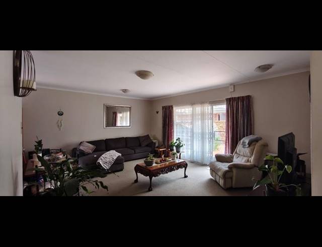 2 BEDROOM TOWNHOUSE FOR SALE IN BRENTWOOD PARK